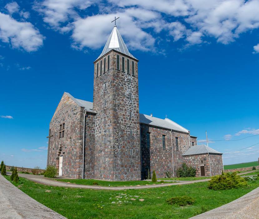 Vialikaja Rahoznica. Catholic church of Mother of God the Queen