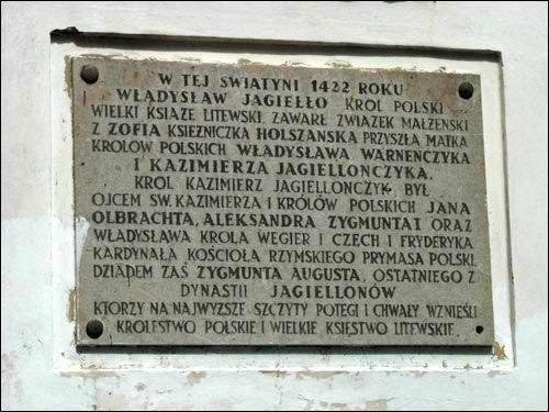  - Kościół Farny. Tablica upamiętniająca ślub króla Władysława Jagiełły z księżniczką Zofią Holszańską w roku 1422