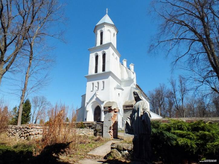 Usielub. Catholic church of the Exaltation of the Holy Cross