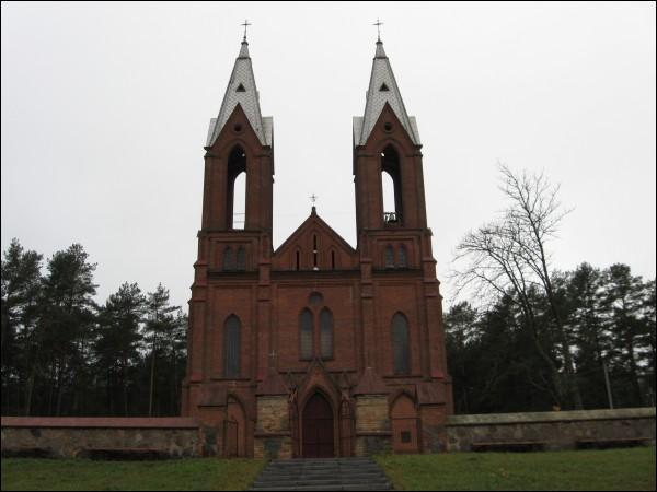 Niastaniški. Catholic church of St. Mary