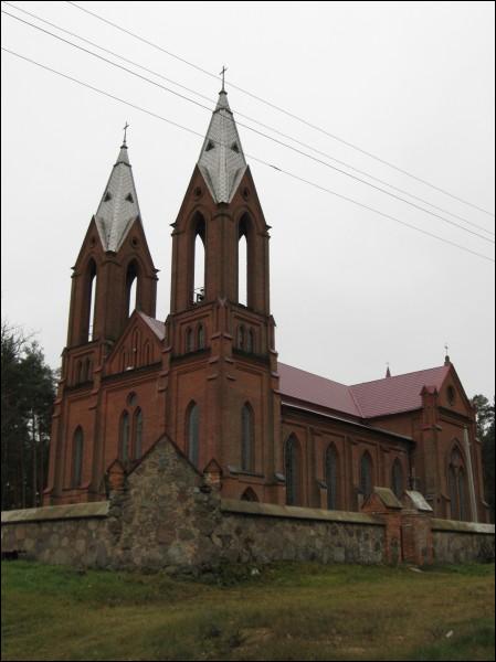 Niastaniški. Catholic church of St. Mary