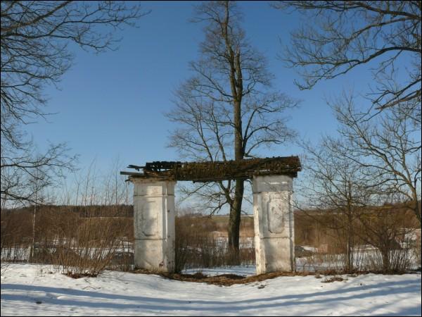  - Manor of Kastravicki. Gates (03/2010)
