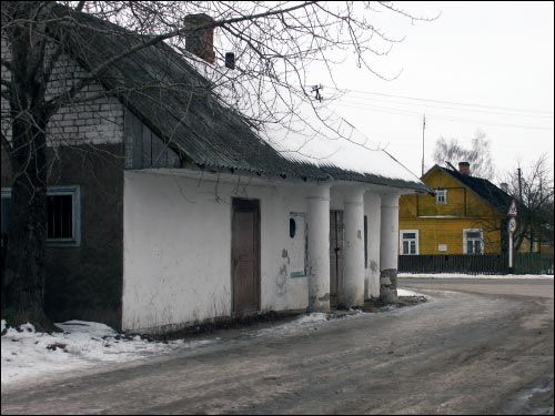 Новы Двор. У вёсцы 