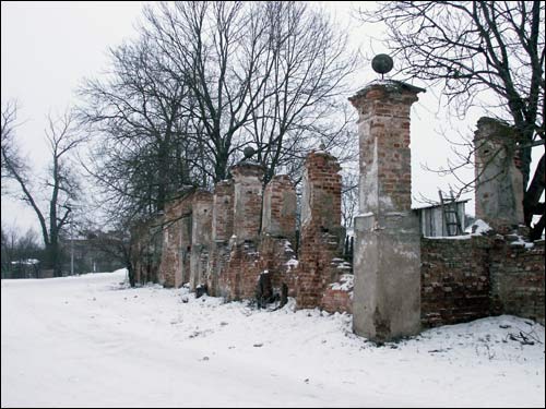  - Гаспадарчы двор Хадкевічаў. Рэшткі агароджы
