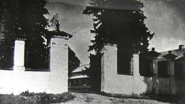  - Гаспадарчы двор Хадкевічаў. Сядзіба ў Вялікім Мажэйкаве. Брама. Фотаздымак да 1939 г.