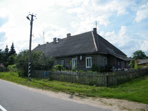  - Dwór Rodkiewiczów. Widok od drogi