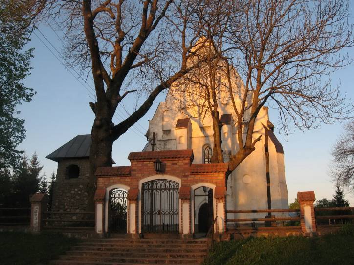 Ішкальдзь. Касцёл Святой Тройцы