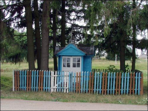 Łozki. Road chapel 