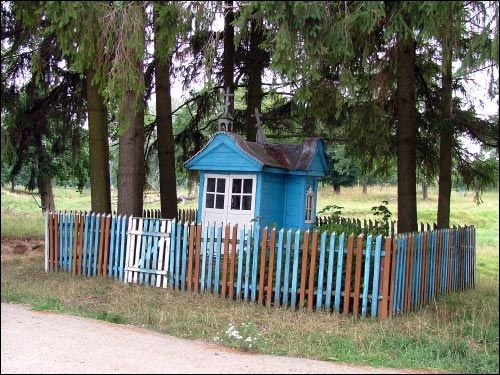 Łozki. Road chapel 