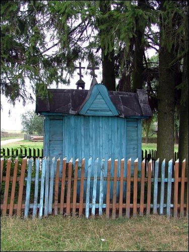 Łozki. Road chapel 