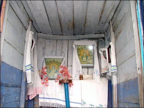 Łozki. Road chapel 