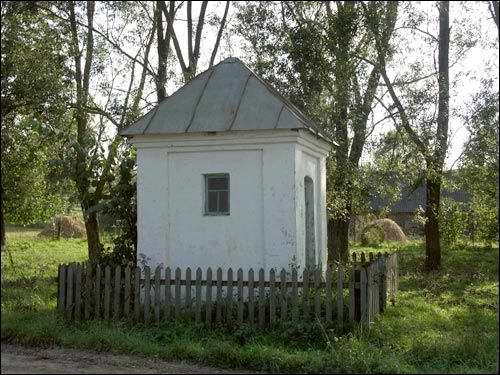 Charosica. Road chapel 