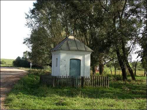 Charosica. Road chapel 