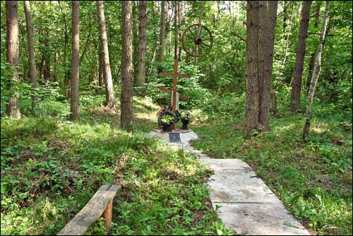  -  Месца канцэнтрацыйнага лагеру Калдычава. Помнік загінуўшым цыганам