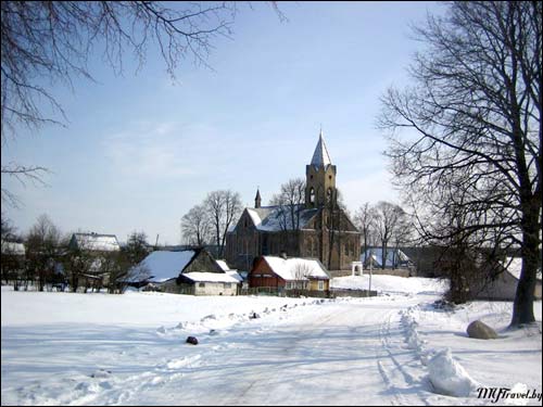  - Kościół Św. Jerzego. Widok na kościół od drogi