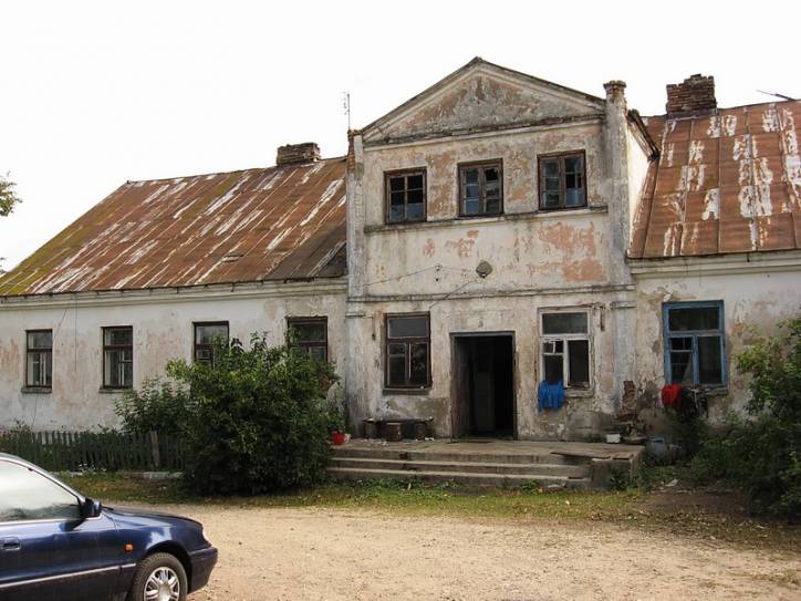Indura.  Manor 