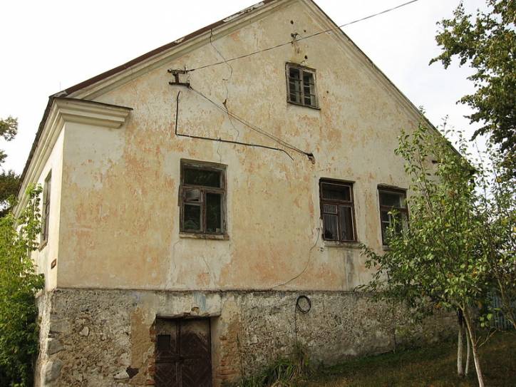  - Manor . 