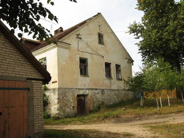  - Manor . 