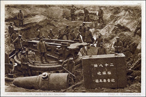  -     . Japanische 28 cm. Haubitze bei Grodno. (Phot. F. Benninghoven. Herausgeben von der Ostpreussen=hilfe 1915)
