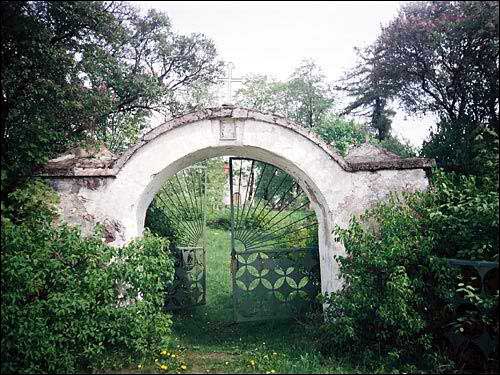 Мир. Кладбище православное