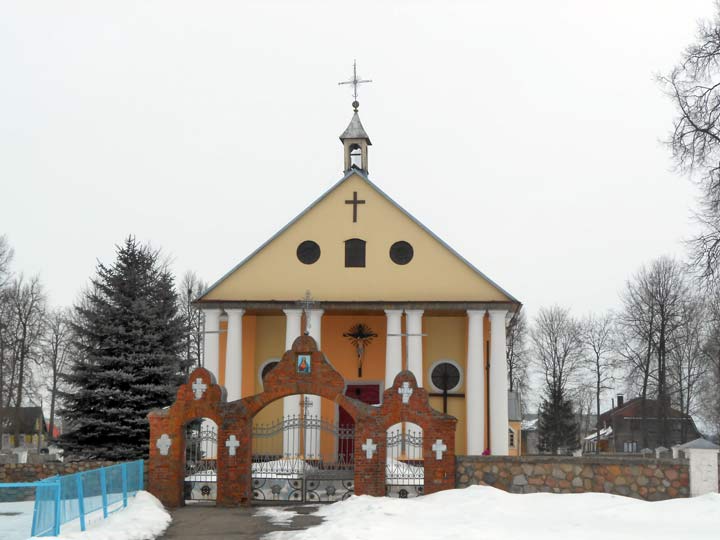 Novaja Myš |  Catholic church of the Transfiguration of the Lord. Front view