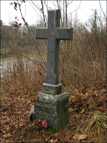  - Cmentarz stary chrześcijański. Krzyż na mogile Jana i Stanisława Glindziczów