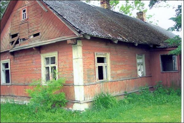 Old school in Adelsk Adelsk. In the village