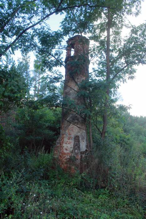 Pieski.  Memorial column