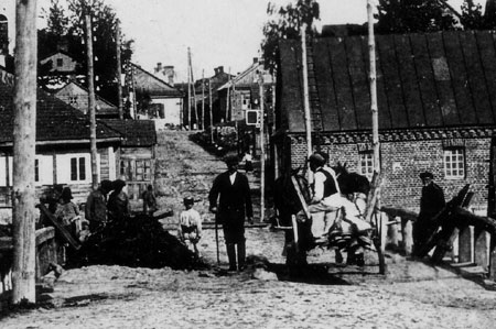  - Miasto na starych fotografiach . 