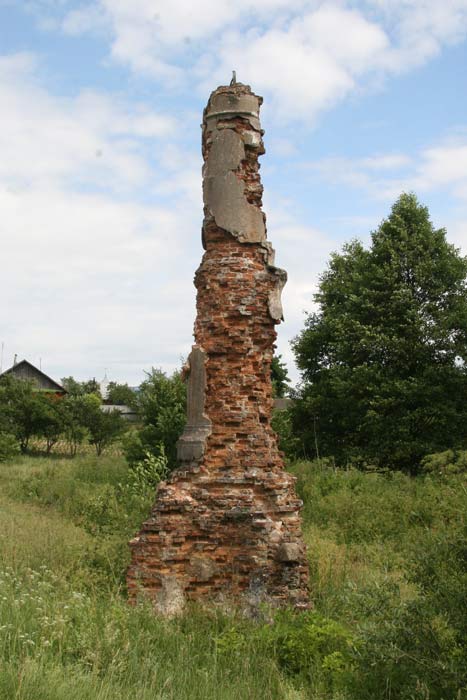 Navajelnia.  Memorial column