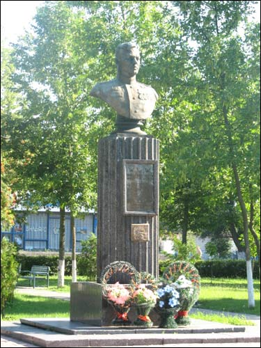  - Вуліцы гораду . Помнік Сьцяпану Шутаву