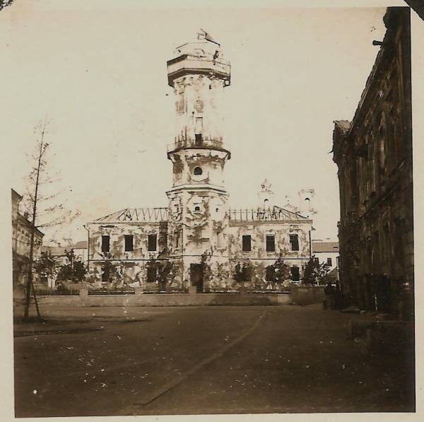  - Miasto na fotografiach z czasów II wojny światowej . 