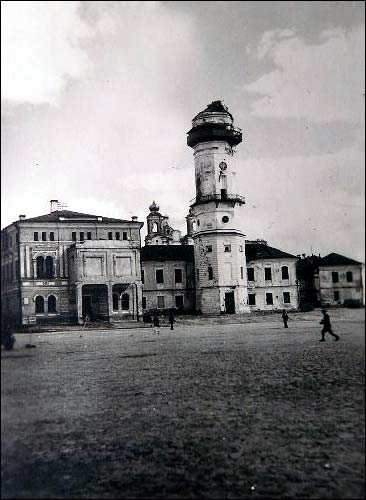  - Город на фотографиях времен 2-ой мировой войны . 