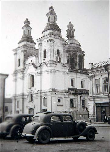  - Город на фотографиях времен 2-ой мировой войны . 