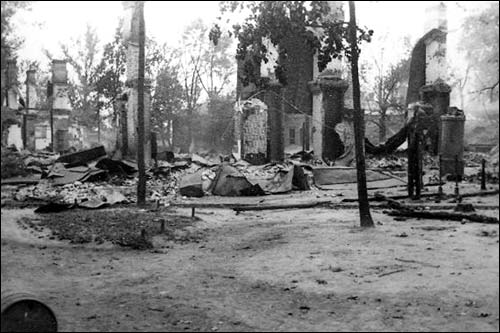  - Город на фотографиях времен 2-ой мировой войны . 