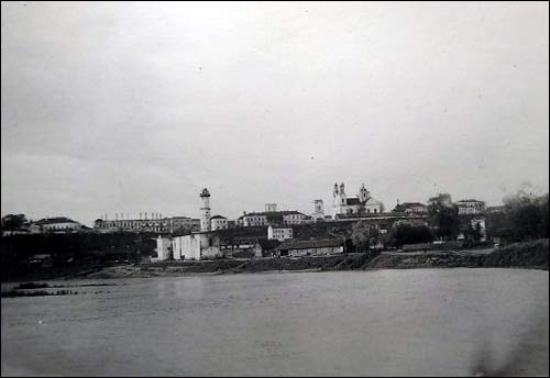  - Город на фотографиях времен 2-ой мировой войны . 