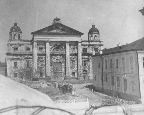 - Город на фотографиях времен 2-ой мировой войны . 