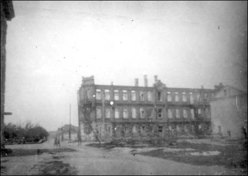  - Город на фотографиях времен 2-ой мировой войны . 