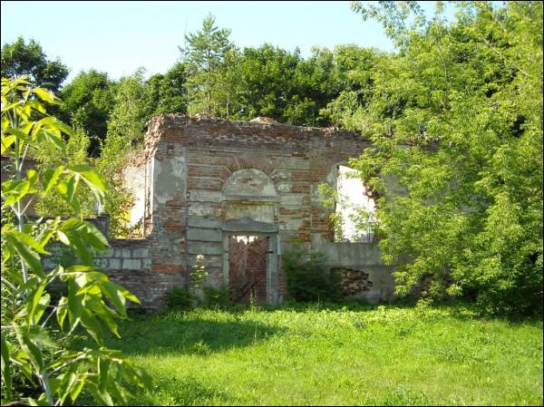  - Царква Нараджэння Божай Маці. Руіны ля царквы