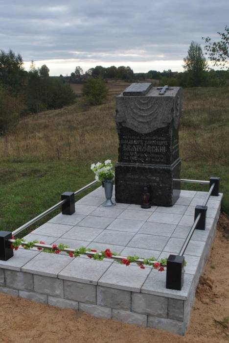  - The tomb of Dybowski. 