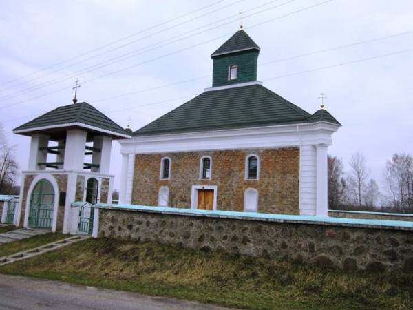 Vialikaja Svarotva.  Orthodox church of the Holy Trinity