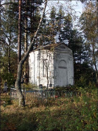  - The tomb . Exterior