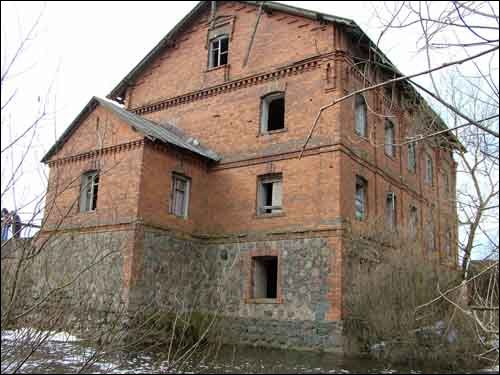  - Młyn wodny . Młyn od strony Berezyny