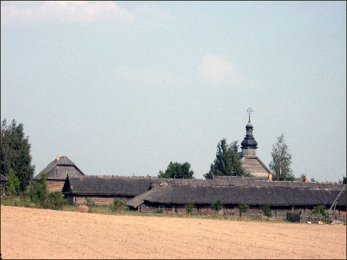  -  Sektor «Centralna Białoruś». Widok skansenu i cerkwi