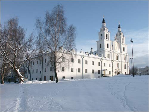 Minsk. Orthodox church of the Holy Spirit and the former Bernardine Covent