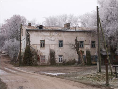  - Dwór Lubańskich w Łoszyce. Dom mieszkalny pracowników