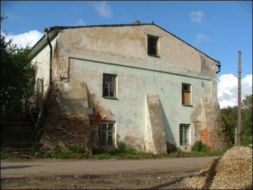  - Dwór Lubańskich w Łoszyce. Dom mieszkalny pracowników, fragment