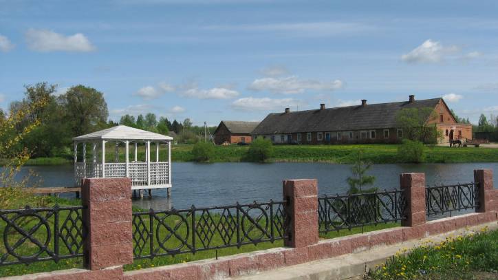  - Zespół dworsko-parkowy . 