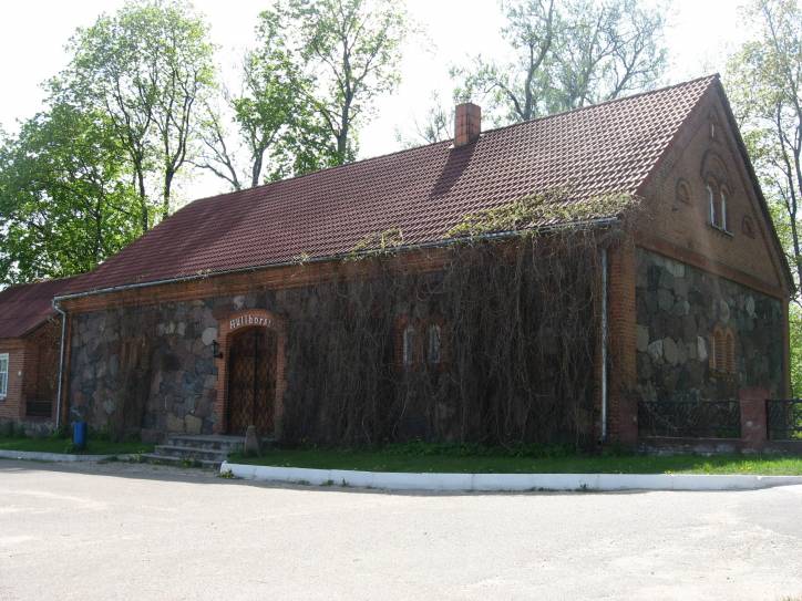  - Zespół dworsko-parkowy . 