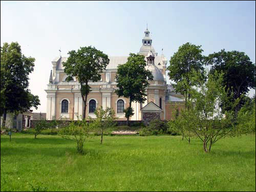  - Kościół Św. Mikołaja. Fasada boczna z kaplicą